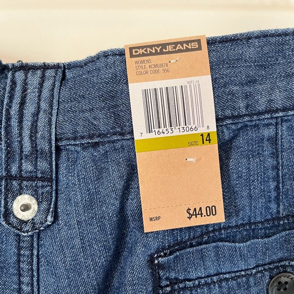 Lightweight DKNY SOHO jean shorts - Picture 6 of 6